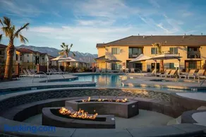 Perfect Family Getaway with Pool, Lazy River & Gym - Image 3