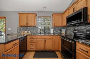 Spacious Rustic House - Image 3