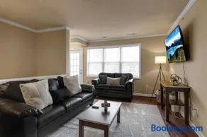 Spacious 3 bed 3 bath apartment near airport UB - Image 4