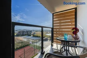 Modern & Spacious Apartments Marynarska by Noclegi Renters - Image 4