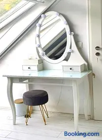 Idyllisches Zimmer mit Pool im Grünen, citynah - Image 1