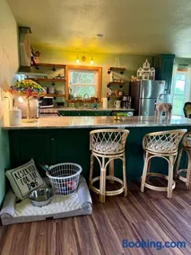 The Hideaway House at The Bluebird - Image 4