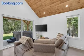 Spa & Lake access - Le Bois Loup - Image 4