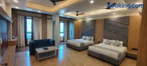 Tanwar Hotel & Restro - Image 1