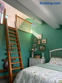 Batty lodge - Image 2