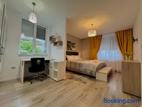 Dorian's Apartments - Velvet - Image 3