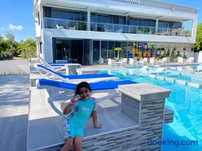 Bingo House Watamu, A Modern 5-Bedroom Villa with Pool, A Kids Heaven - Image 4