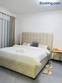 Refined 1BR With King Bd, Pool & Gym in Kileleshwa - Image 4