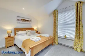 Corner Cottage - Image 4