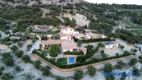 ENTRESIERRAS Apartamentos rurales con chimenea, barbacoa y espacio para eventos - Image 3