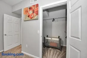2BR & 3 Beds Sleek Med Center Retreat with Pool, Gym, Free Parking - Image 2