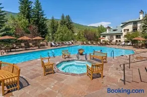 The Charter 2 Bedroom Ski In, Ski Out Vacation Rental With Hot Tub Access And Easy Walk To Village - Image 3