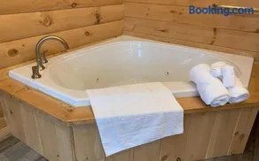 Briarwood Cabin by Amish Country Lodging - Image 2