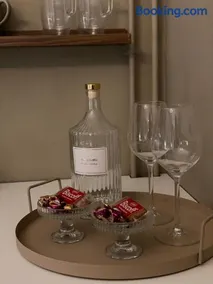 UN COCON EN VILLE - chambre SPA chic et élégante - Image 1