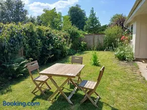 Peaceful Glastonbury Bungalow - Ideally Located - Image 4