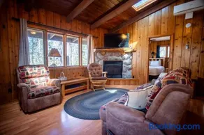 Stylishly 2 Bedroom House - Traditional Cabin - Lake View - Smart TV - CB05 - Image 3