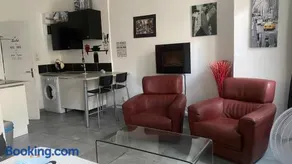 Le Suffren, studio classé ventilé ,wifi, à 100 m de la plage - Image 3