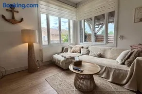 Apartment with a large terrace in Biganos - Image 2