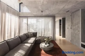 Bunker Byron - Image 2
