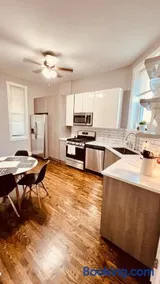 Modern Pilsen Chicago Apartment 2 bedroom - Image 1