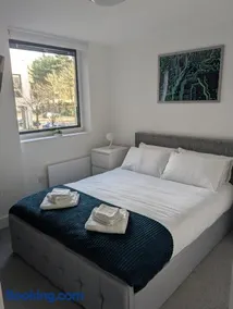 Luxury Apartment Central Milton Keynes - Image 1