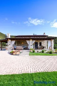 Pinelia Home - Image 1