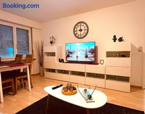 3-Room Apartment Up to 5 Guests Family Business Free WiFi Netflix Sky DAZN Disney Plus 1000 International TV Channels - Image 2