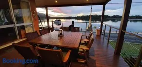 Sensational Waterfront Apartment - Image 2