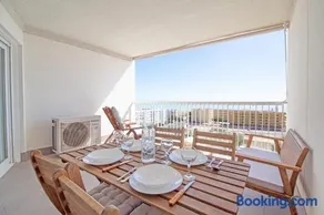 Global Vacacional, Moderno apartamento con terraza y vistas al mar - Image 2