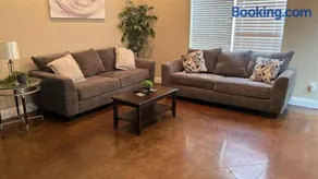 Ground Floor, 3BR 2BA, Sleeps 8, Kitchen, WD -F- - Image 4