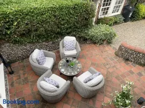 Luxury Cottage, Two Ensuite Bathrooms, Close to Quay, Quite Location - Image 2
