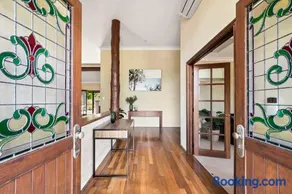 Carinya Cove - swimming pool, pet friendly, fireplace - Image 1