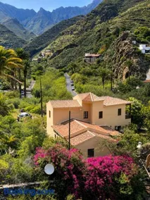 Large house in the best weather area - Image 1