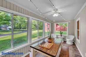 Old School Charm | Sleeps 6 - Image 2