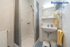 Replers Hotel garni & Appartements - Image 1