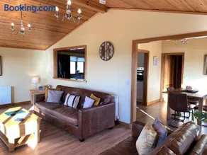 Tawny Lodge with Hot Tub - Image 3