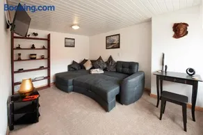 Farmhouse Apartment - Image 3