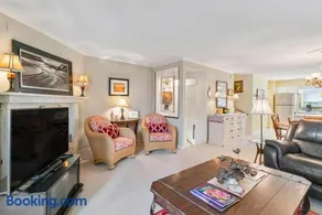 Coastal St Simons Retreat - Private Patio & Bonus Suite - Image 3