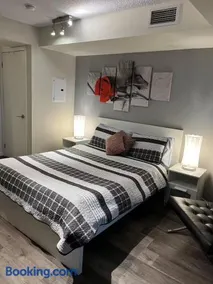 Cozy Toronto Suite - Near CN Tower, Rogers Centre, and Toronto Stadium - Image 2