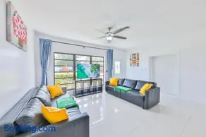 Aventura Ives Family Home - Image 1