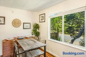 Enjoy Coastal Comfort in This Relaxing Retreat - Image 3