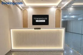 Hotel Aroha A Corporate Suites Near Botanical Garden Metro Station - Image 2