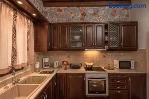 Sunset Traditional House - Image 4