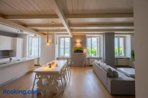 Overlooking The Lake Como Apartments - Image 4