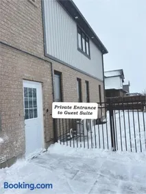 Entire 2 Bedroom Apartment in Kitchener - Image 1