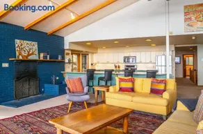 Hot Tub, Dog Friendly & Game Room in Large Ocean Front Home! - Image 2