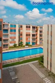 Hermoso apartamento con piscina. - Image 2