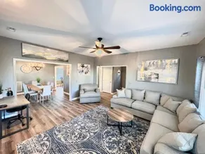 Beautiful, Spacious, Hidden Gem In Heart Of Wilmington - Image 1
