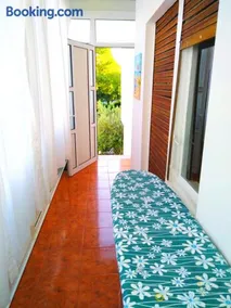 Pomalo Retreat, Your Calm Escape Near the City, Sunlit Terrace, Space & Comfort and Free Parking Spot - Image 2
