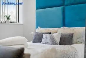 Marble DELUXE - City Centre Apt- Parking & Wifi - Image 5